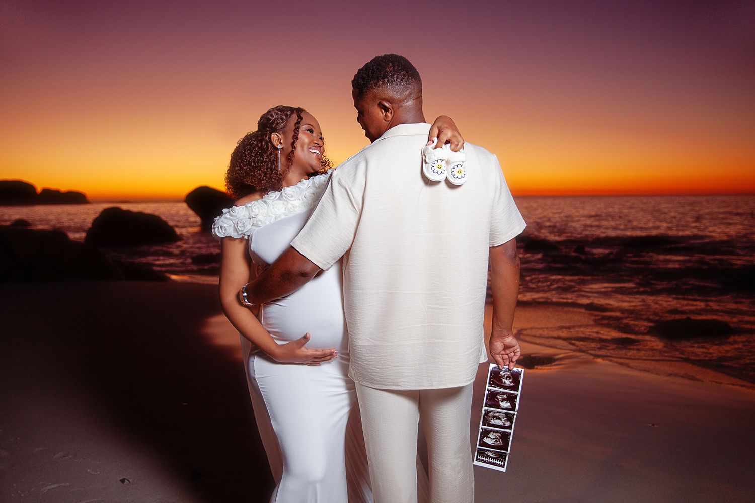 Clifton beach capturing beautiful maternity photo shoot. Maternity photoshoot Cape Town Photographer. Gender reveal photoshoot in Cape Town.
