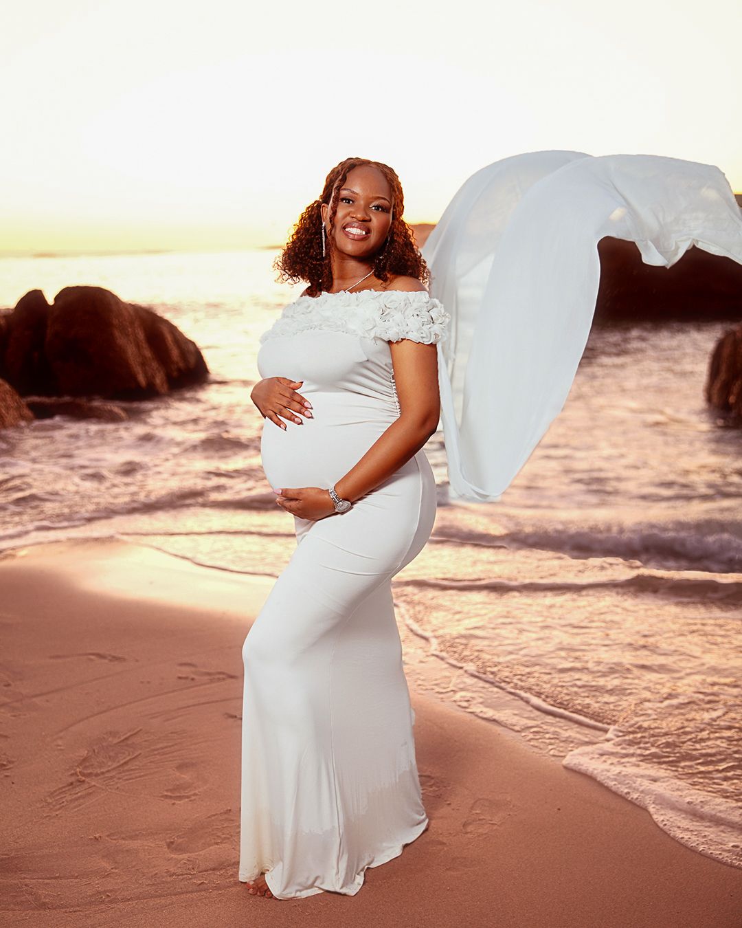 Clifton beach capturing beautiful maternity photo shoot. Cape Town Maternity photographer. Maternity photoshoot in Cape Town. Gender reveal