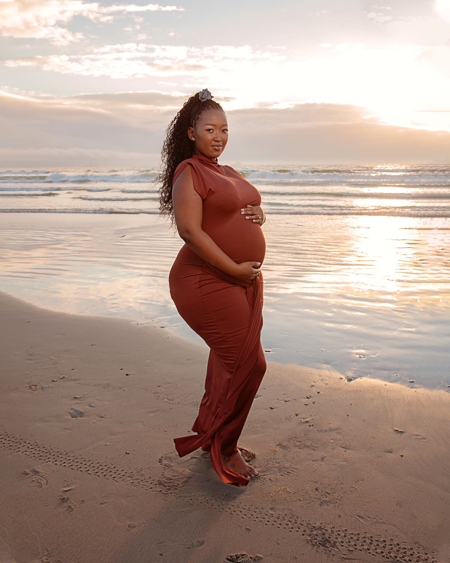 Cape Town Maternity photographer. Outdoor Maternity maternity photography. Beach Maternity Photo shoot. Sunset Maternity Session. momtobe