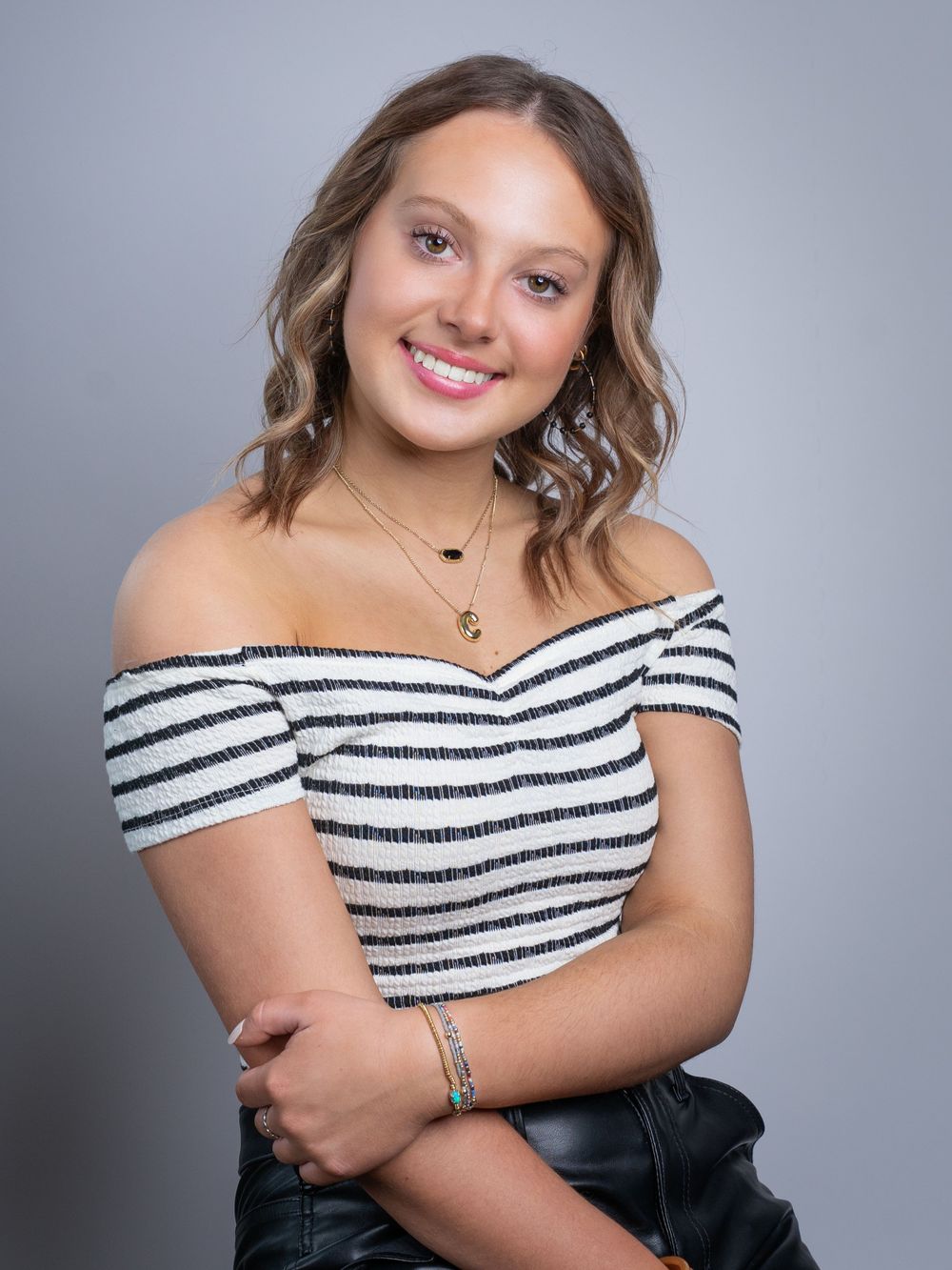Photo of high school senior girl in black and white cropped top by senior portrait photographer in Dandridge studio in East Tennessee.