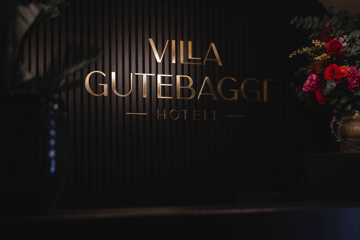 Text I hotellreception Villa Gutebagge