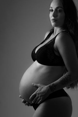 Foto maternità Verona, studio fotogtrafico, ritratto gravidanza