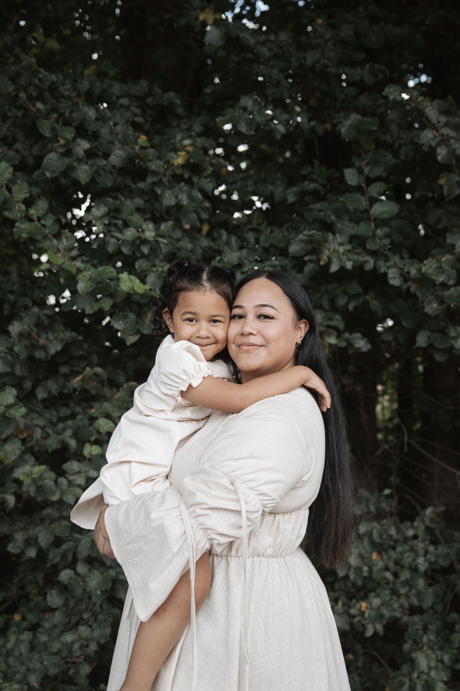 Melbourne family photographer, natural family photos, candid family moments, outdoor family photoshoot, lifestyle family photography