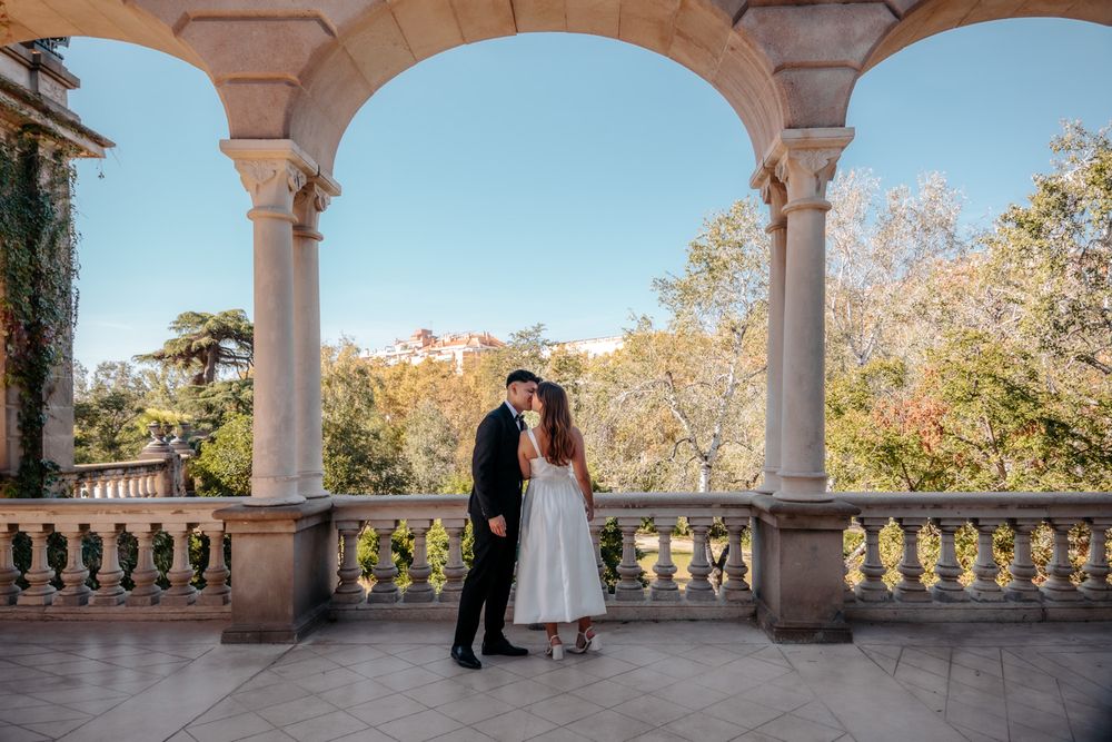 Bridal portrait in golden autumn Ciutadella Park BarcelonaLoversPH