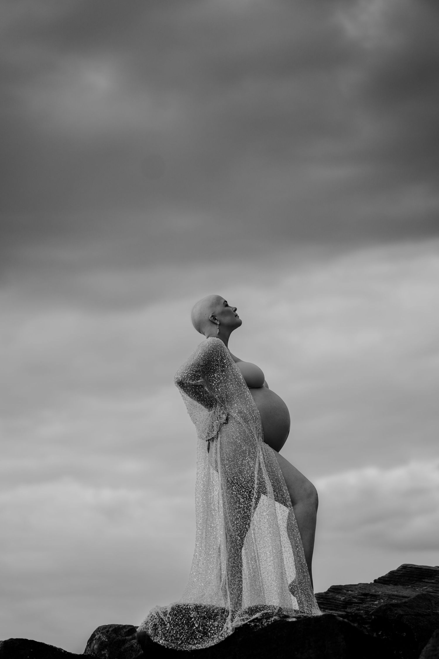 Sydney Maternity Photoshoot in Dramatic black and white at Kurnell Beach