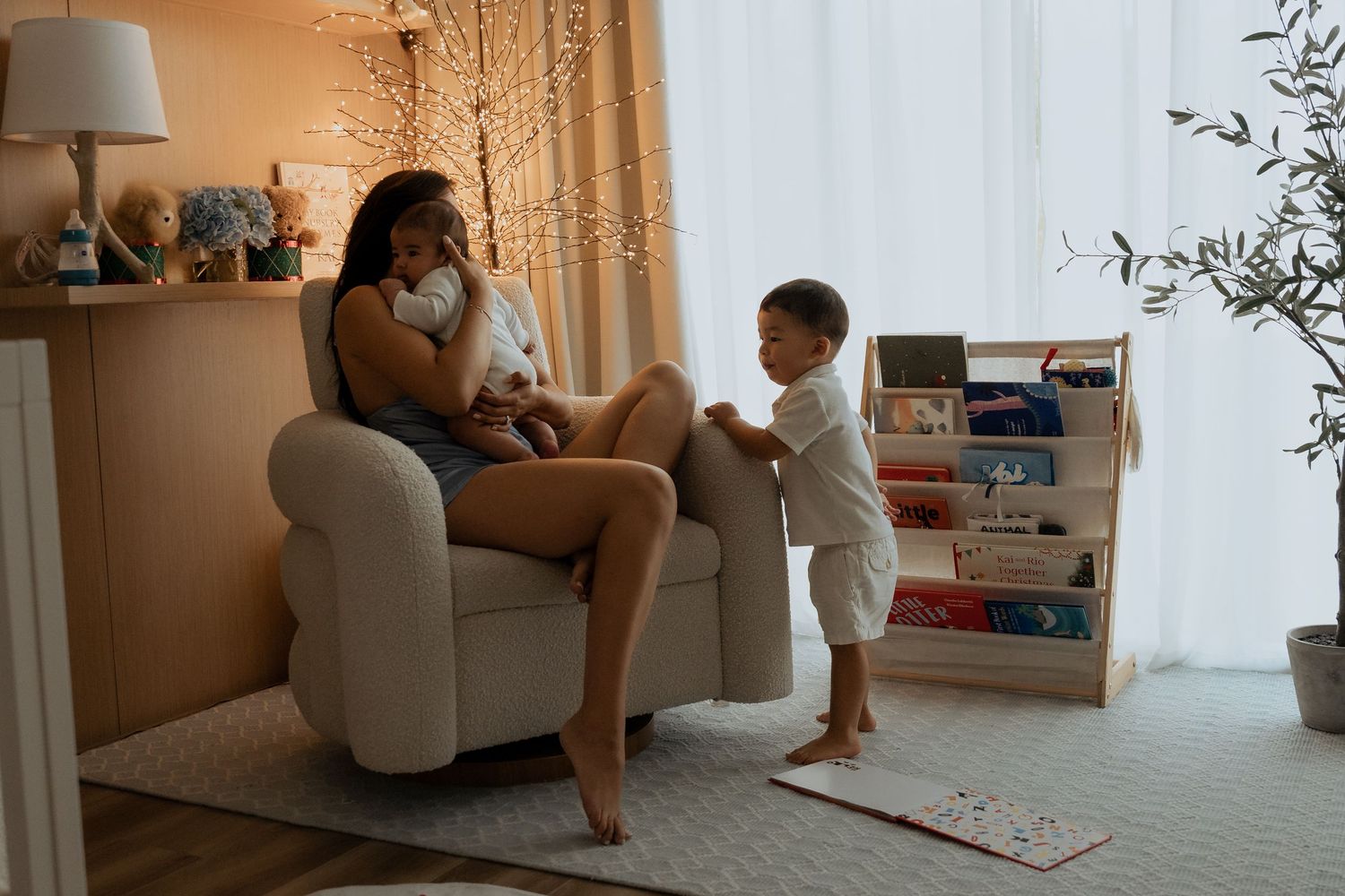 Cozy lifestyle family photography session at Dubai home capturing mother and child interaction