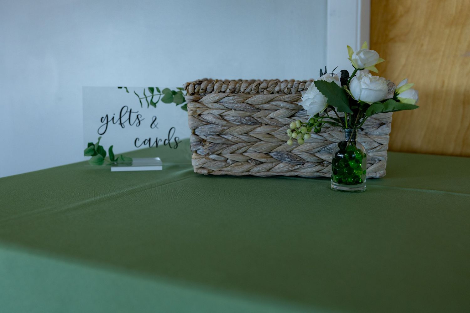Rustic wood slice table displays with delicate white flower accents create a romantic wedding reception setup.