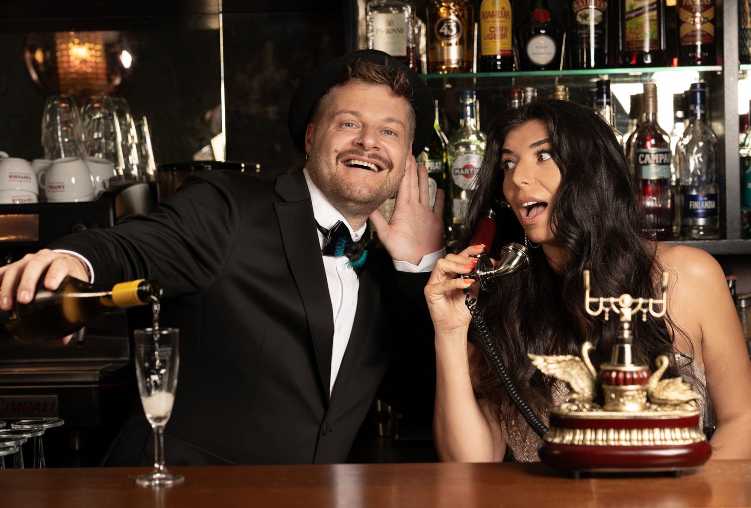 Businessfotografie/Business projects. Love Story Fotografie. Fun bar scene with two people making playful expressions while enjoying drinks.
