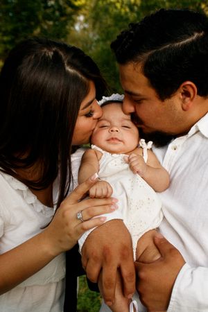 A family of three during a family photo session at Thompson Park in Amarillo, Texas