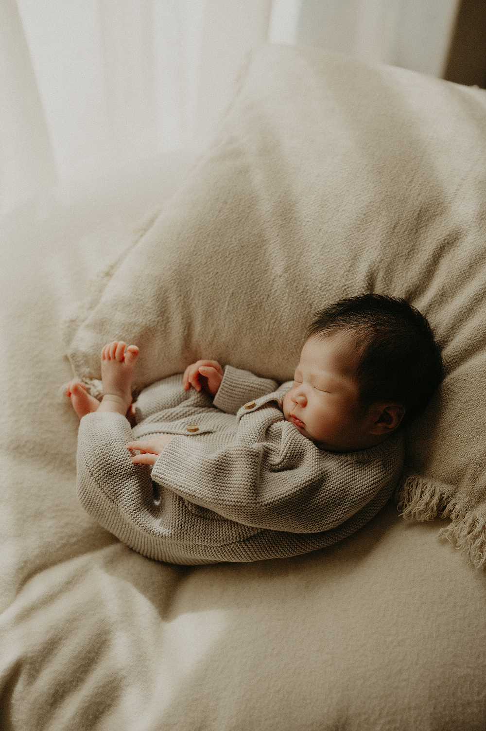 Singapore lifestyle and newborn baby and maternity photography capturing heartfelt, light-filled moments for families and new parents.