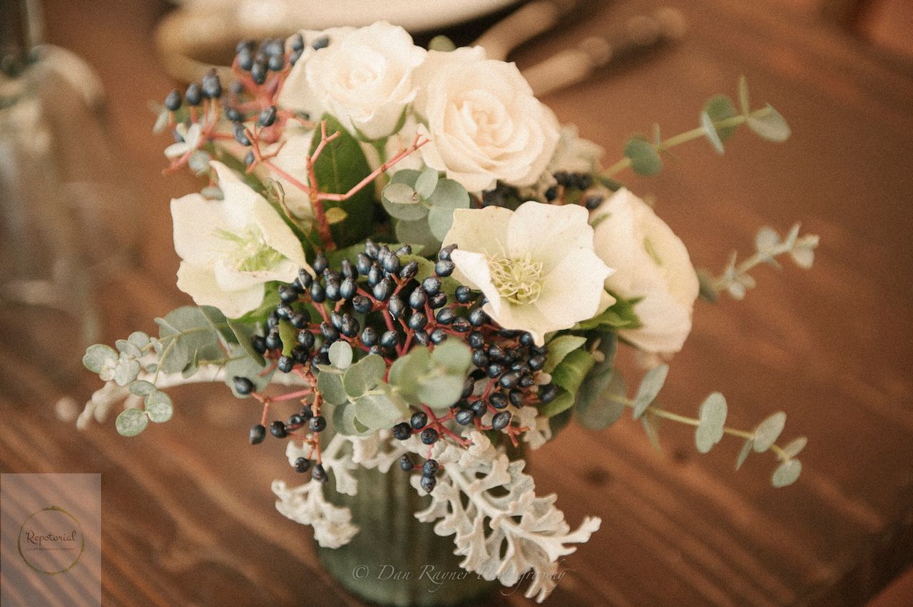 Reportage detail shot of wedding flowers