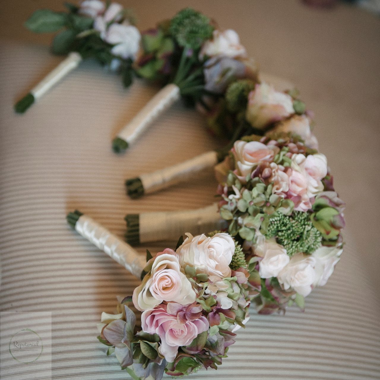 Reportage detail shot of wedding bouquets