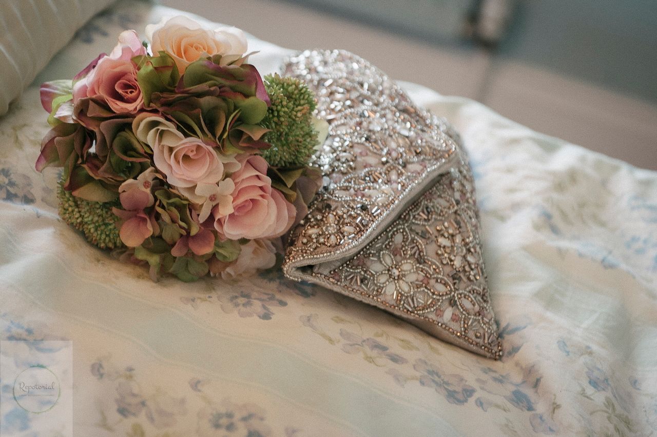 Reportage detail shot of bouquet and purse