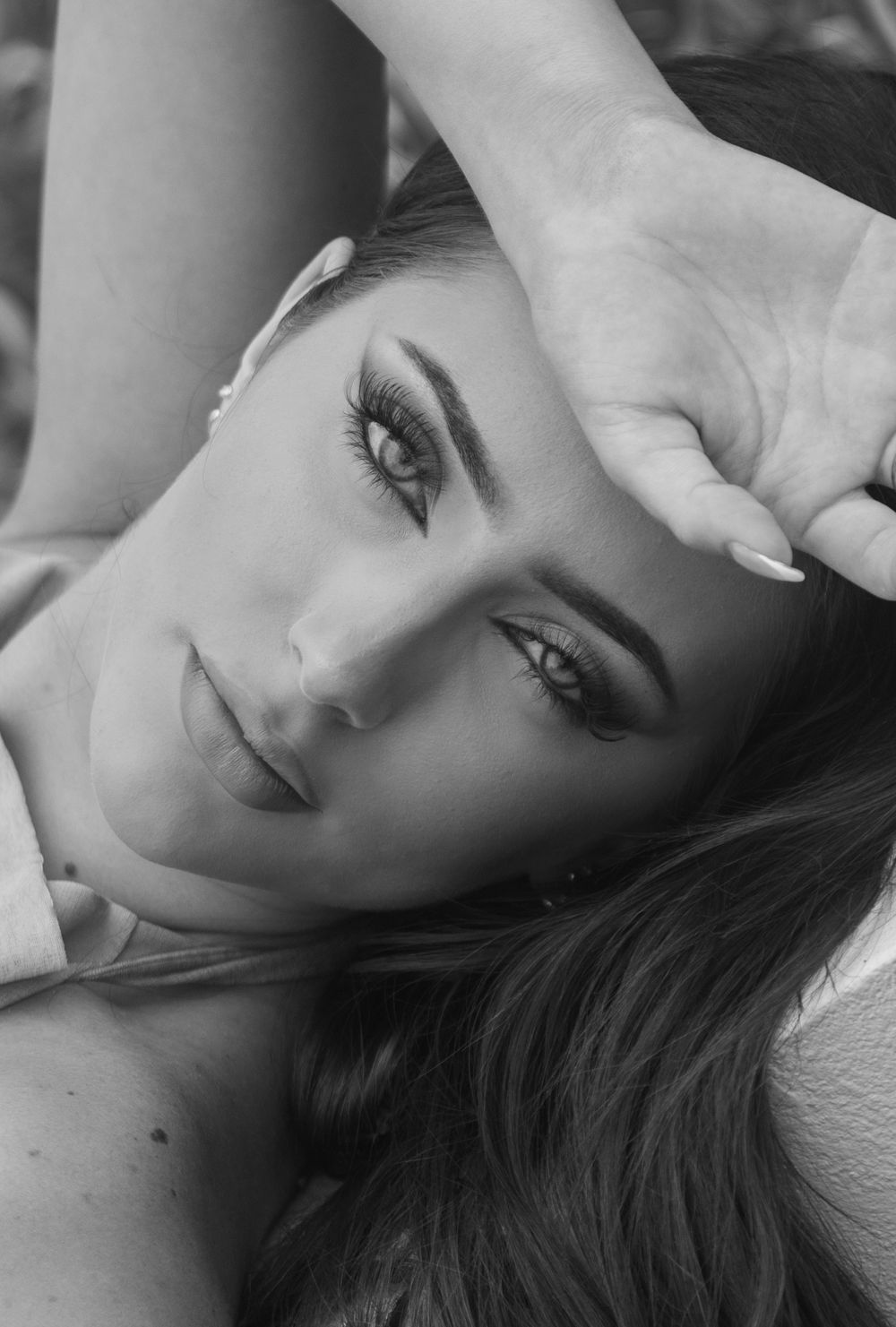 Black and white image, model porfolio, headshots, details, elegant, graceful, Naveh, photographer