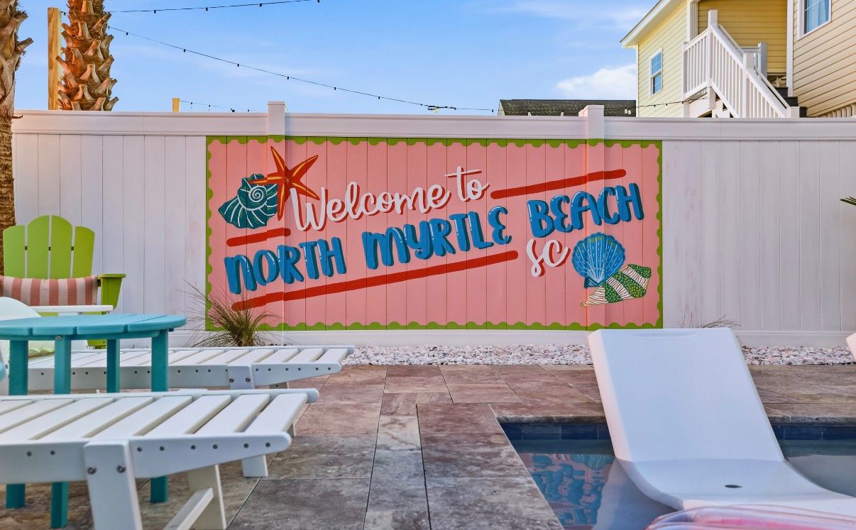 Colorful North Myrtle Beach addition to a STR pool fence