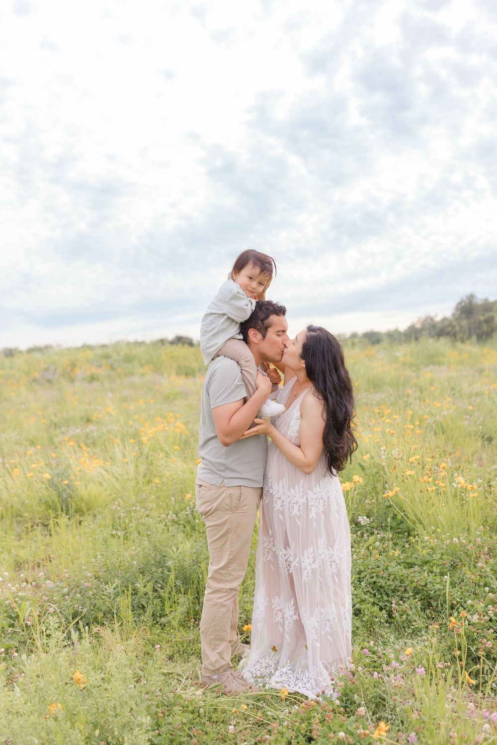 maternity family session in flower field in Nokesville Virginia