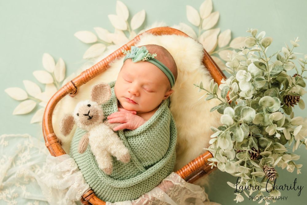Sheffield studio Photographer. Studio shoot. Newborn shoot
newborn only. green backdrop