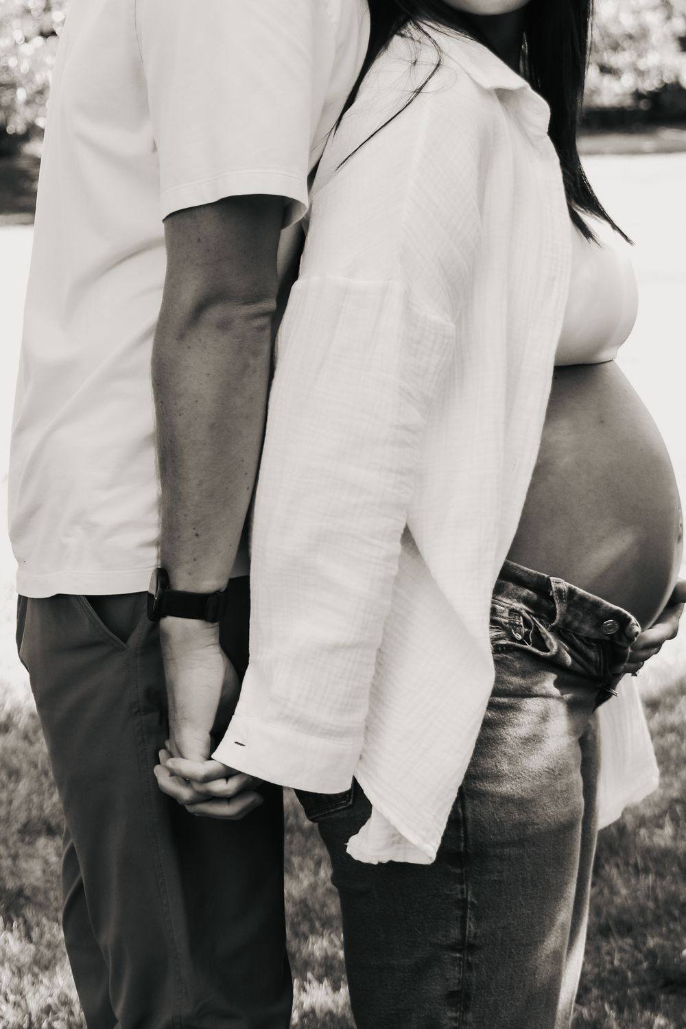 Maternity photo with mom and dad