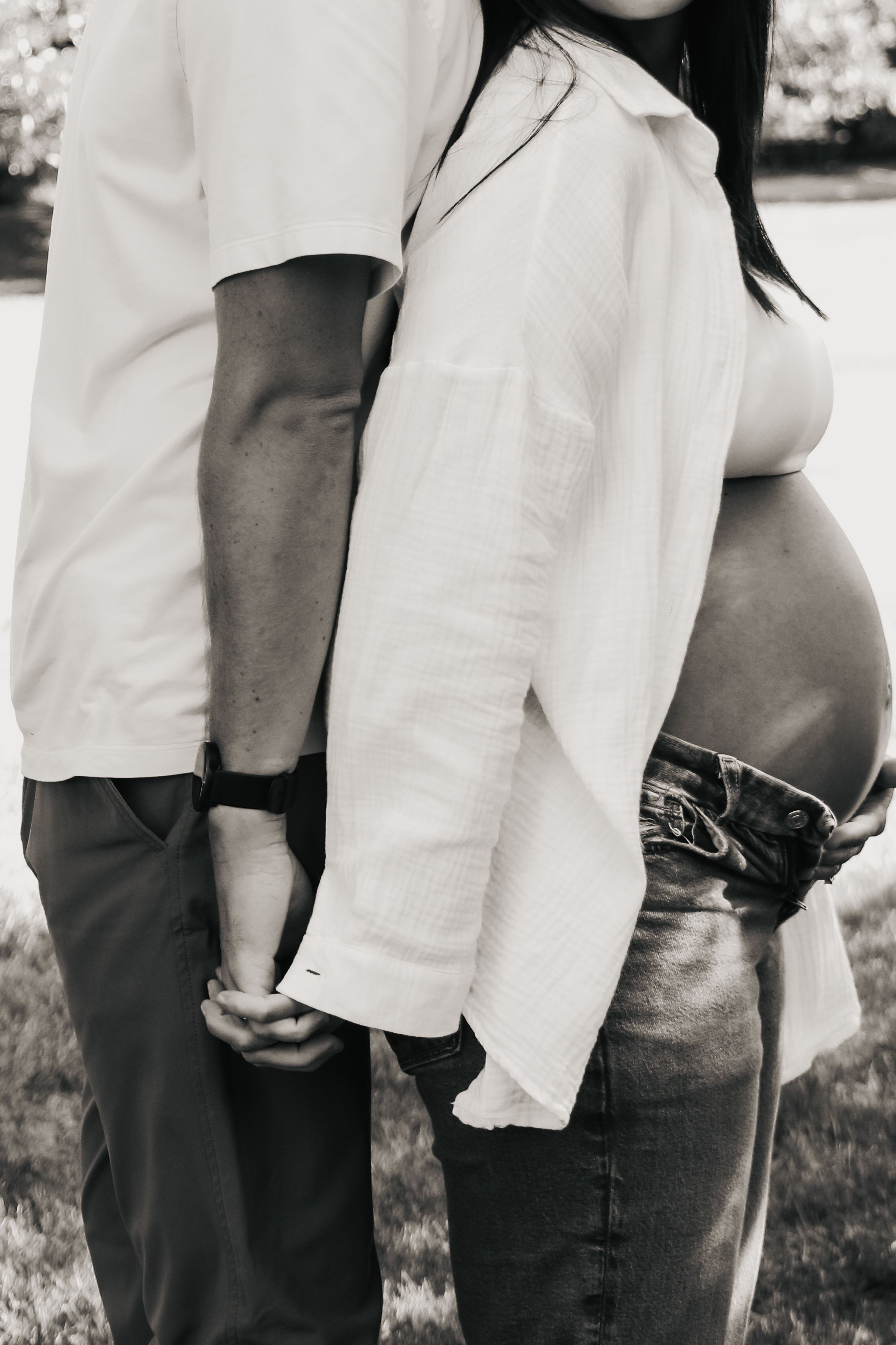 Maternity photo with mom and dad