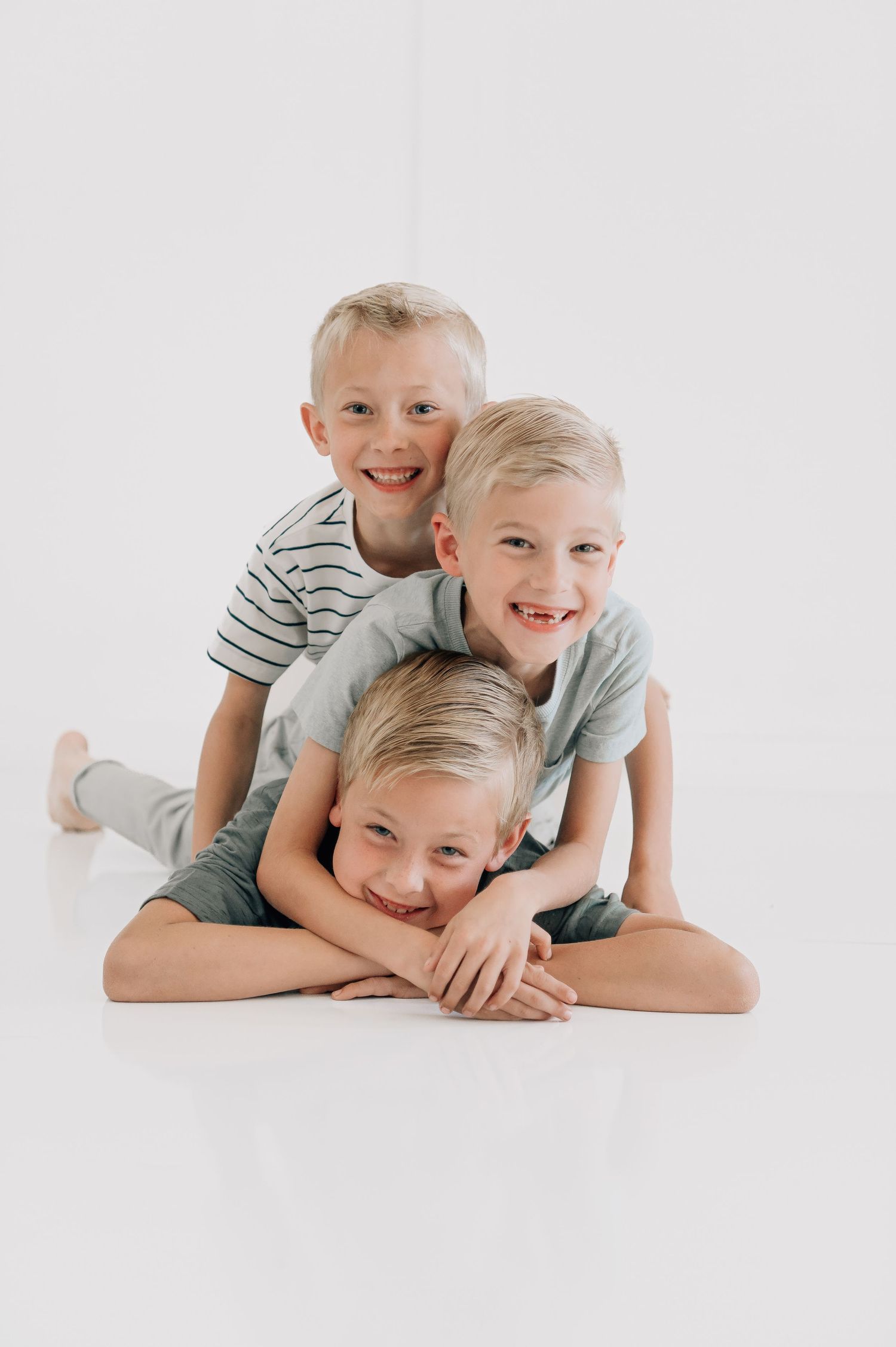 Phoenix Kids and siblings studio mini session.