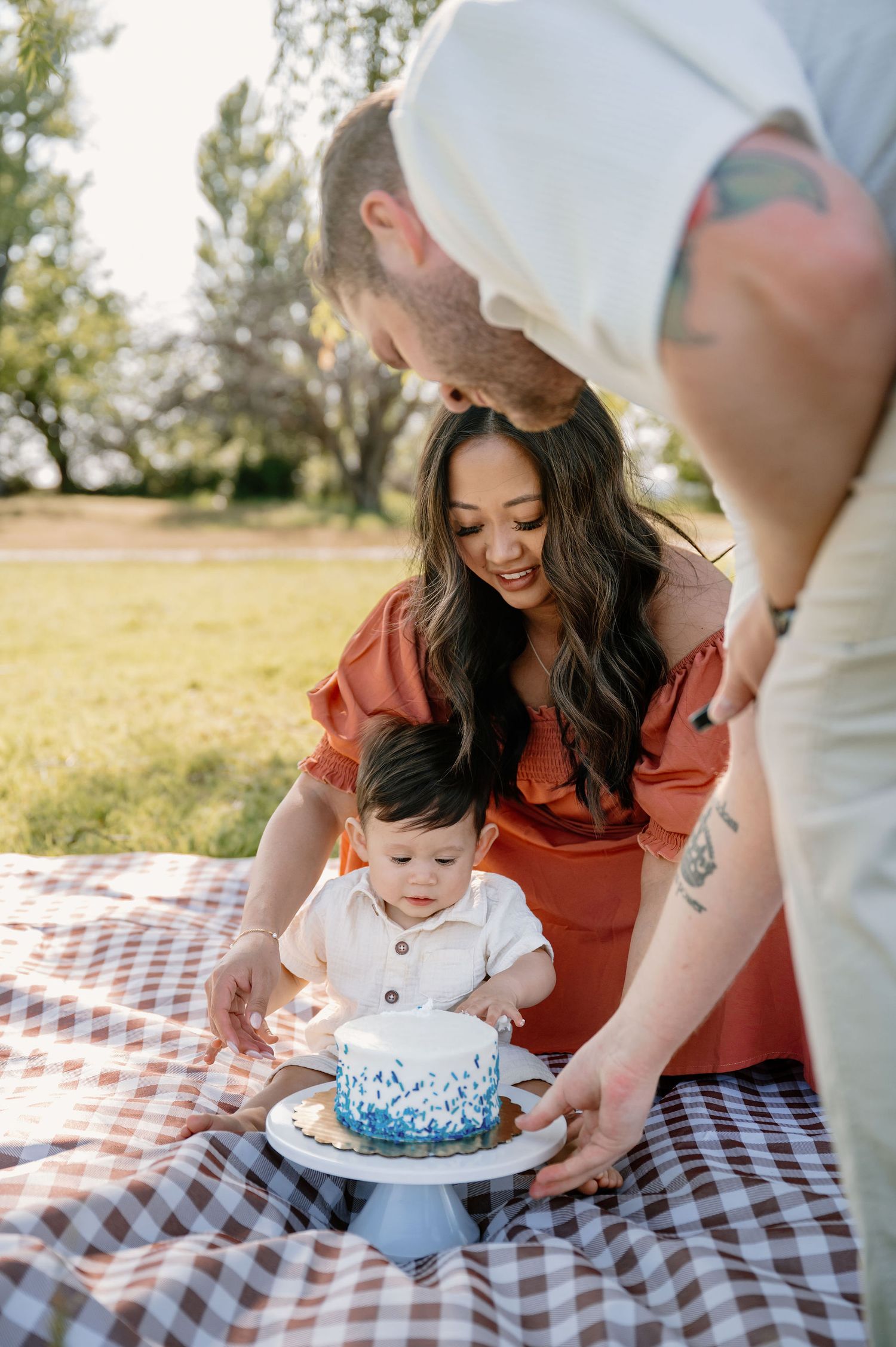 Milestone first birthday photos with mom and dad at Columbia Park in Kennewick, WA