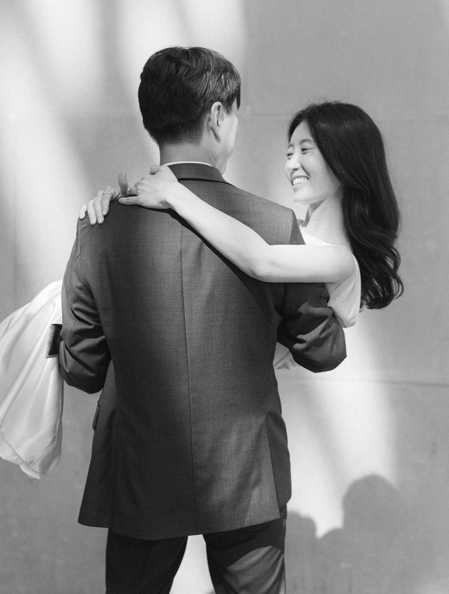 Early morning NYC Engagement Session the Met Timeless Romantic Fine Art New York Wedding Photographer Jeanie Jang Photo