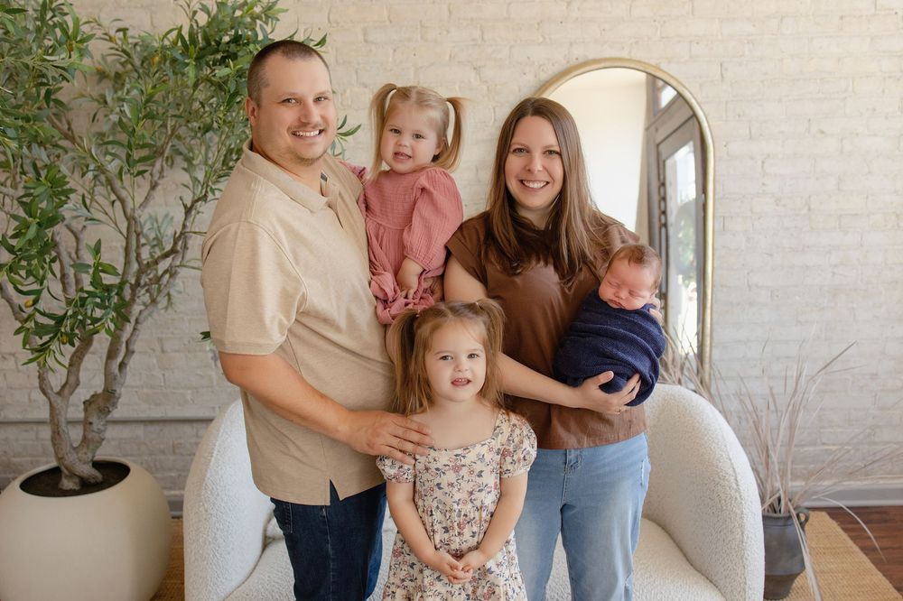 Kendall Kuss Photography Jefferson County family photographer. Family and newborn photos in Watertown WI