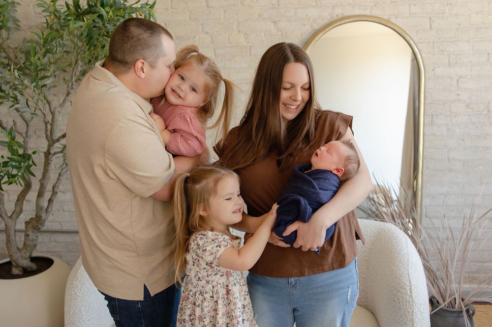 Kendall Kuss Photography Jefferson County family photographer. Family and newborn photos in Watertown WI