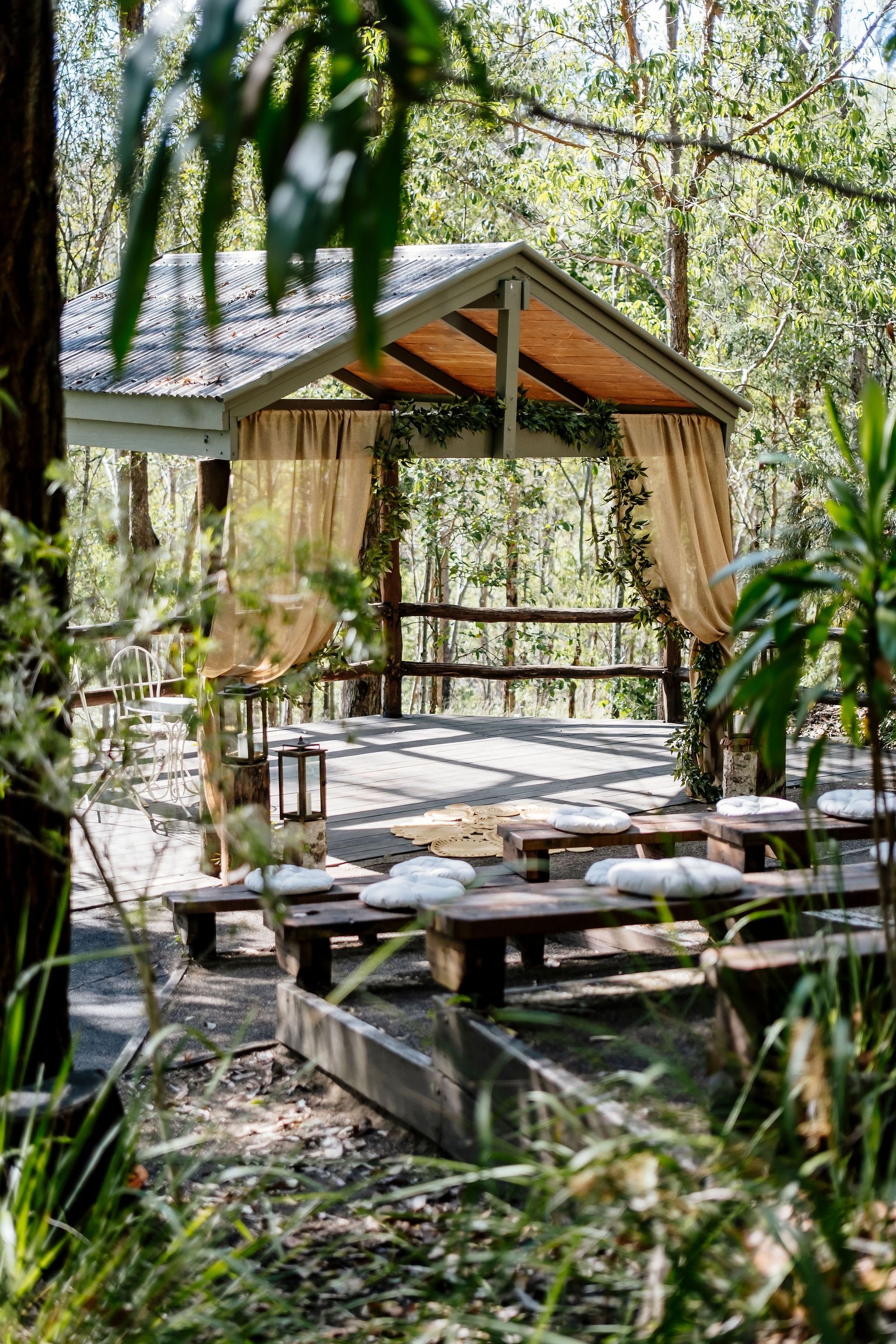 Rustic, lakeside outdoor ceremony at Walkabout Creek, wedding venue
