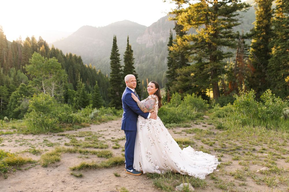 Utah Wedding photographer capturing beautiful mountain bridal pictures in Big Cottonwood Canyon