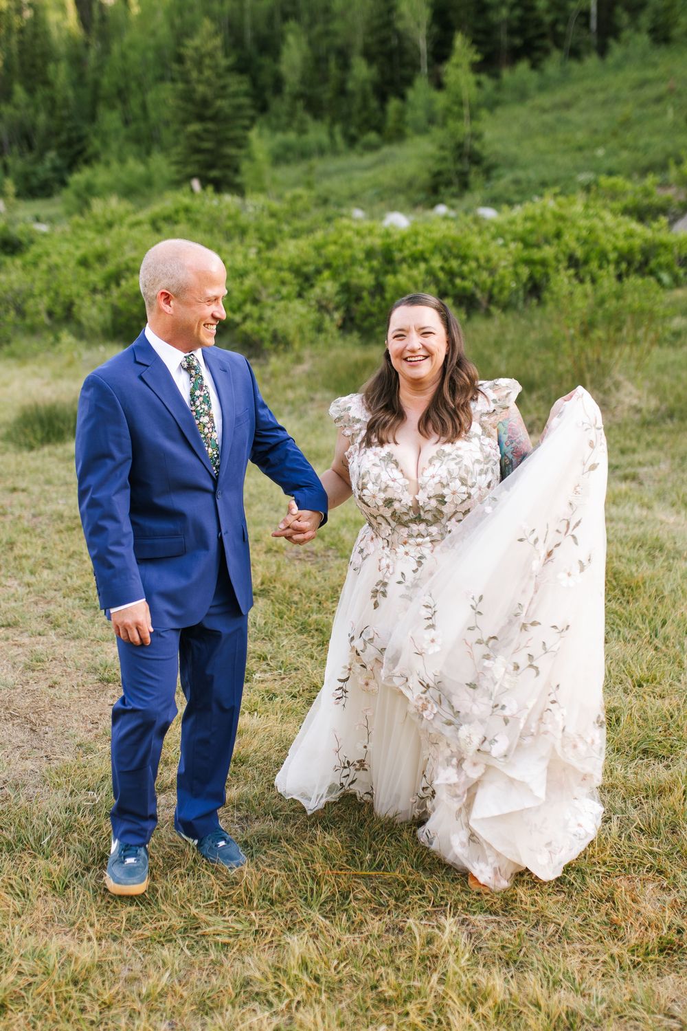 Utah Wedding photographer capturing beautiful mountain bridal pictures in Big Cottonwood Canyon