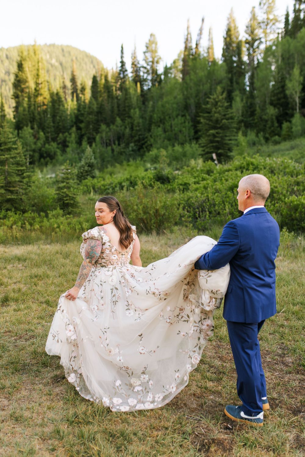Utah Wedding photographer capturing beautiful mountain bridal pictures in Big Cottonwood Canyon