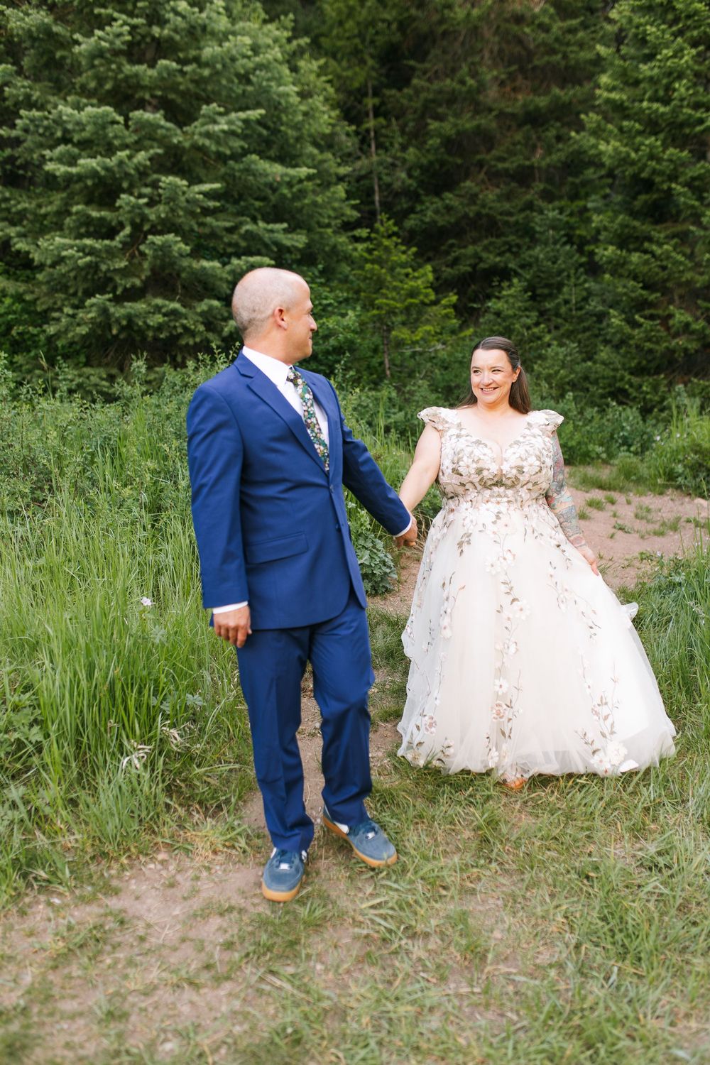 Utah Wedding photographer capturing beautiful mountain bridal pictures in Big Cottonwood Canyon