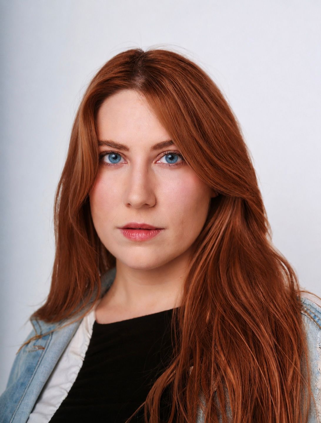 Headshots Photos of Actor Paige Saint Innis