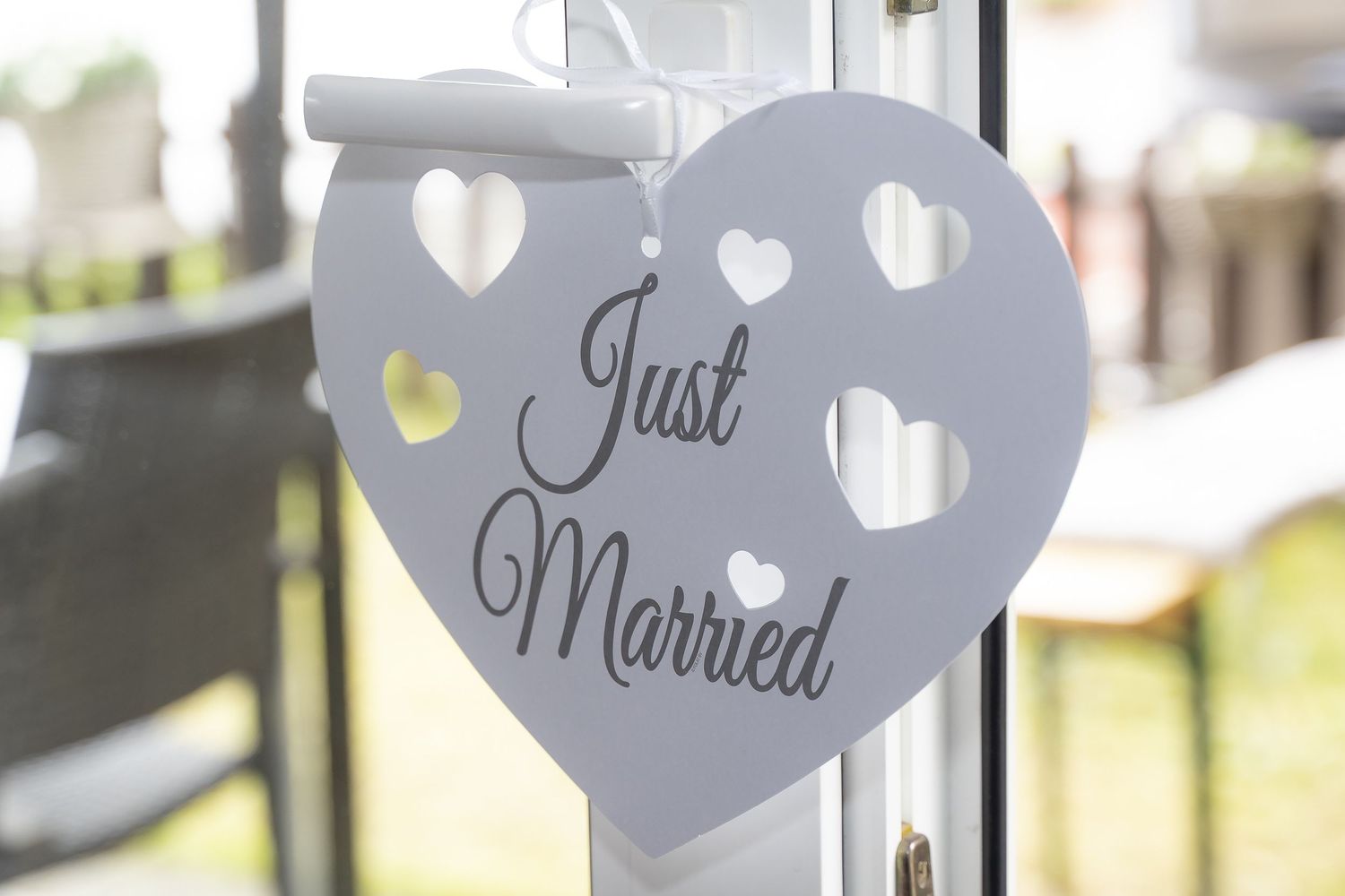 Just Married Holzschild bei der Hochzeitsfeier – Hochzeitsfotografie Siegen & NRW
