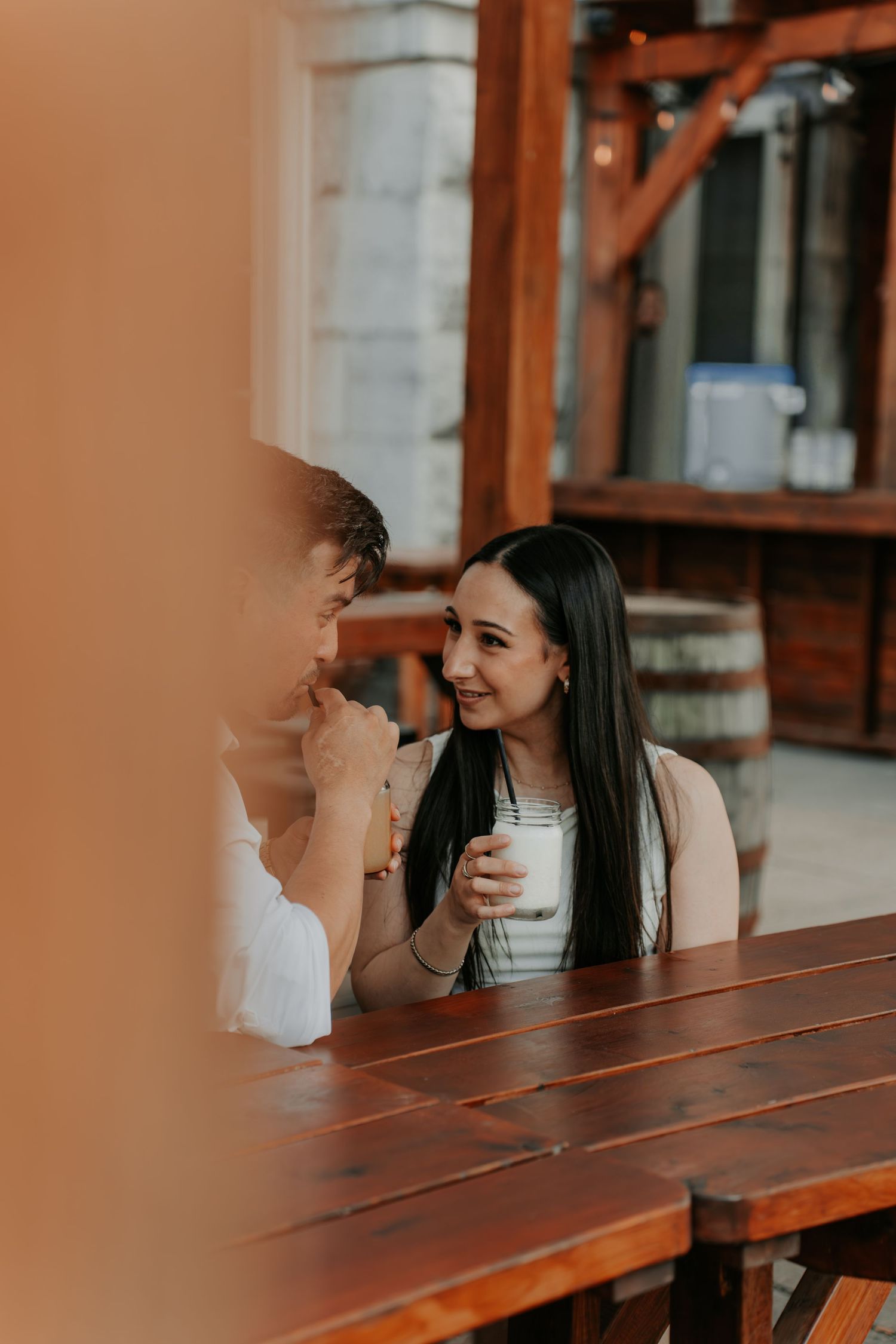 Séance photo de couple dans le Vieux-Montréal