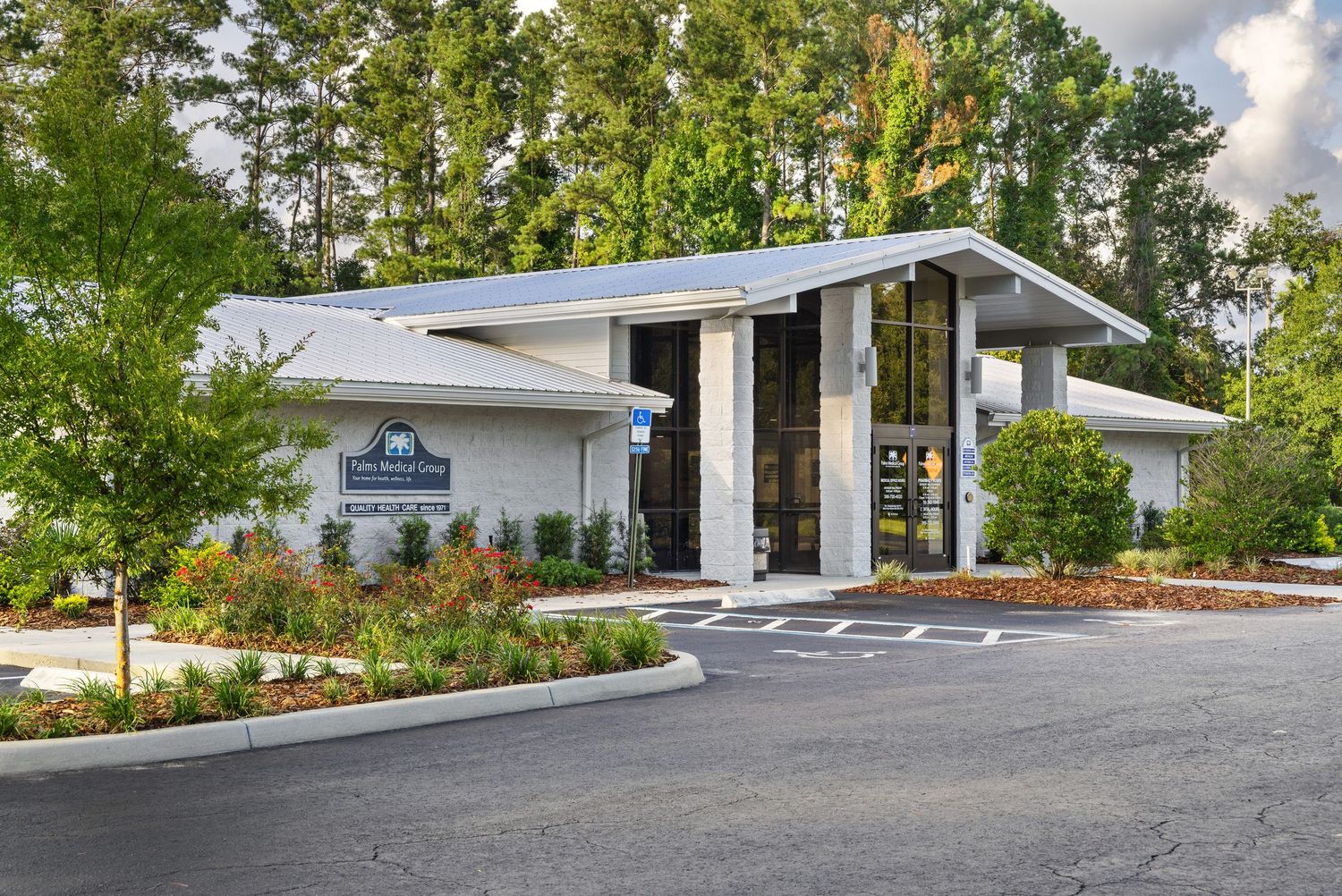 An exterior architectural image of a Palms Medical Group location in Lake City Fl.