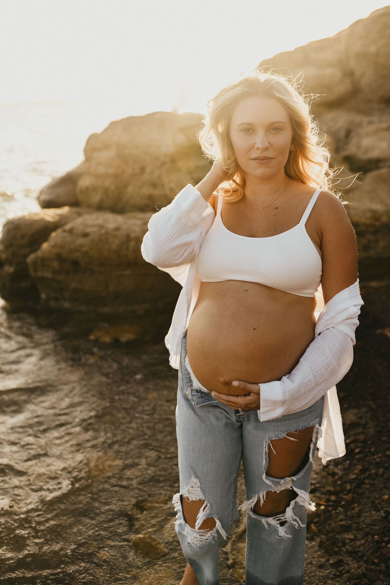 Natural pregnancy photography featuring expecting parents at Murrell Park