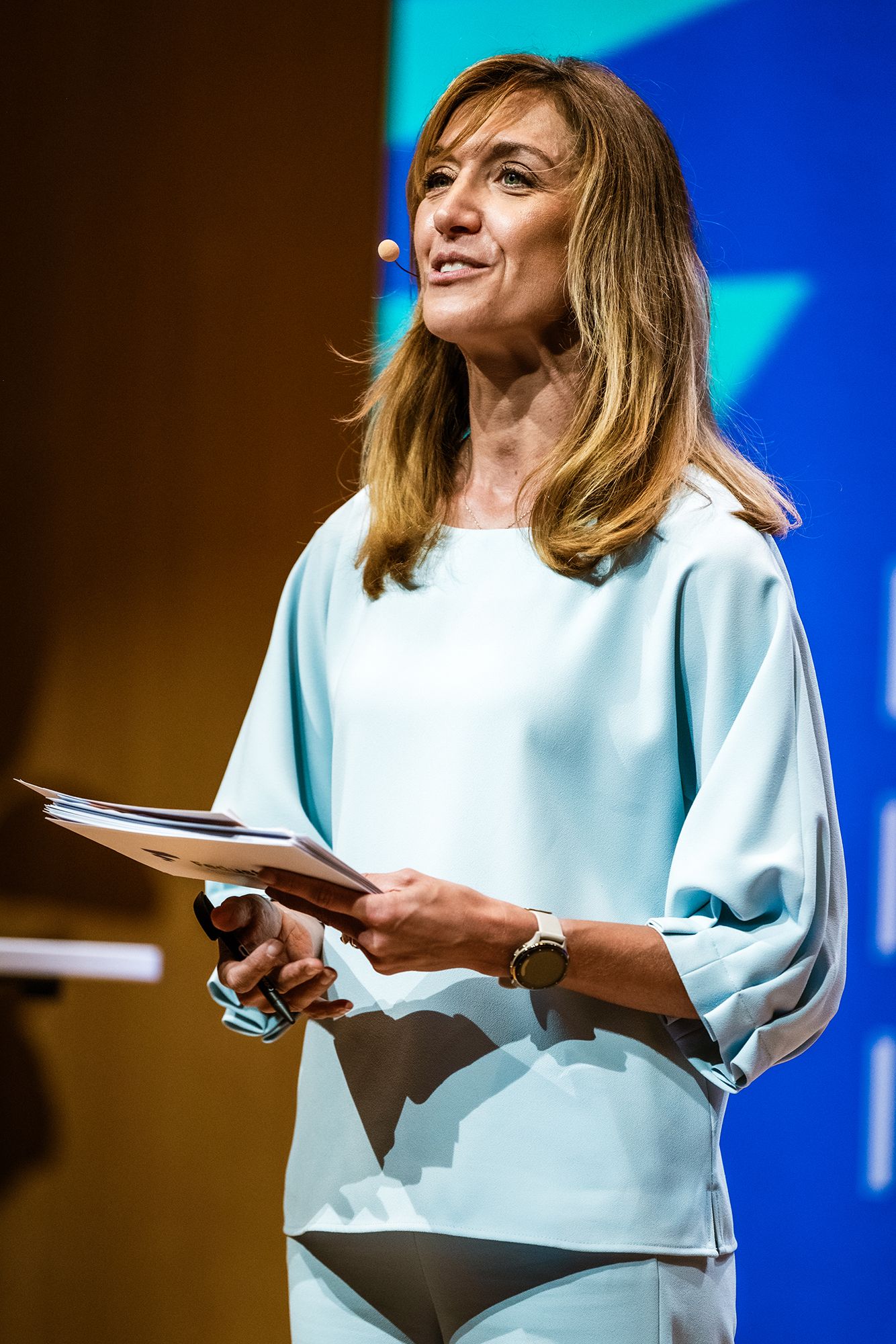 Hanne Decoutere als spreker tijdens een bedrijfsevent van Fedustria, gefotografeerd door Bart Boodts Photography