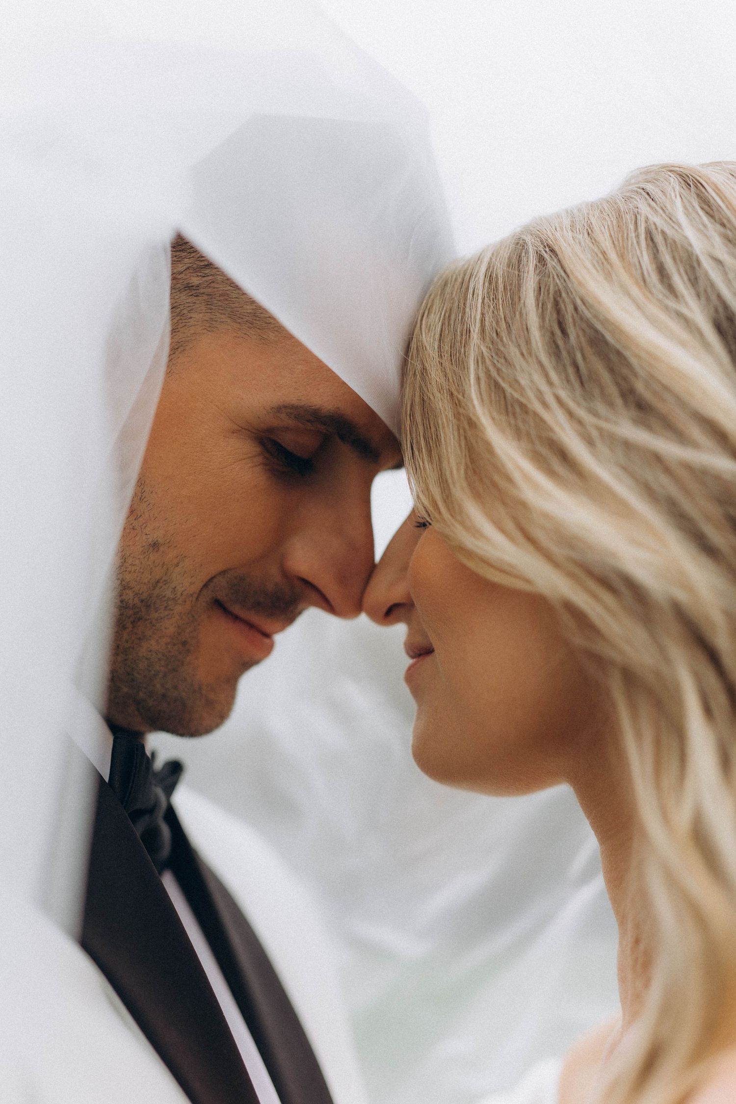 Styled wedding editorial at Kasteel Wolvenbos in Belgium