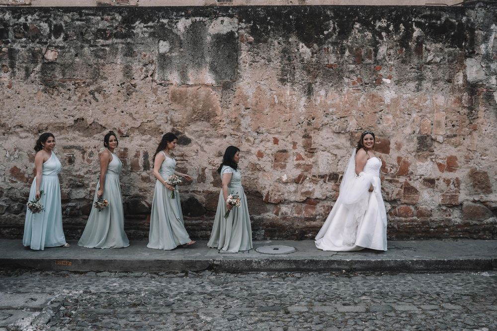 Novios en ruinas de Antigua Guatemala