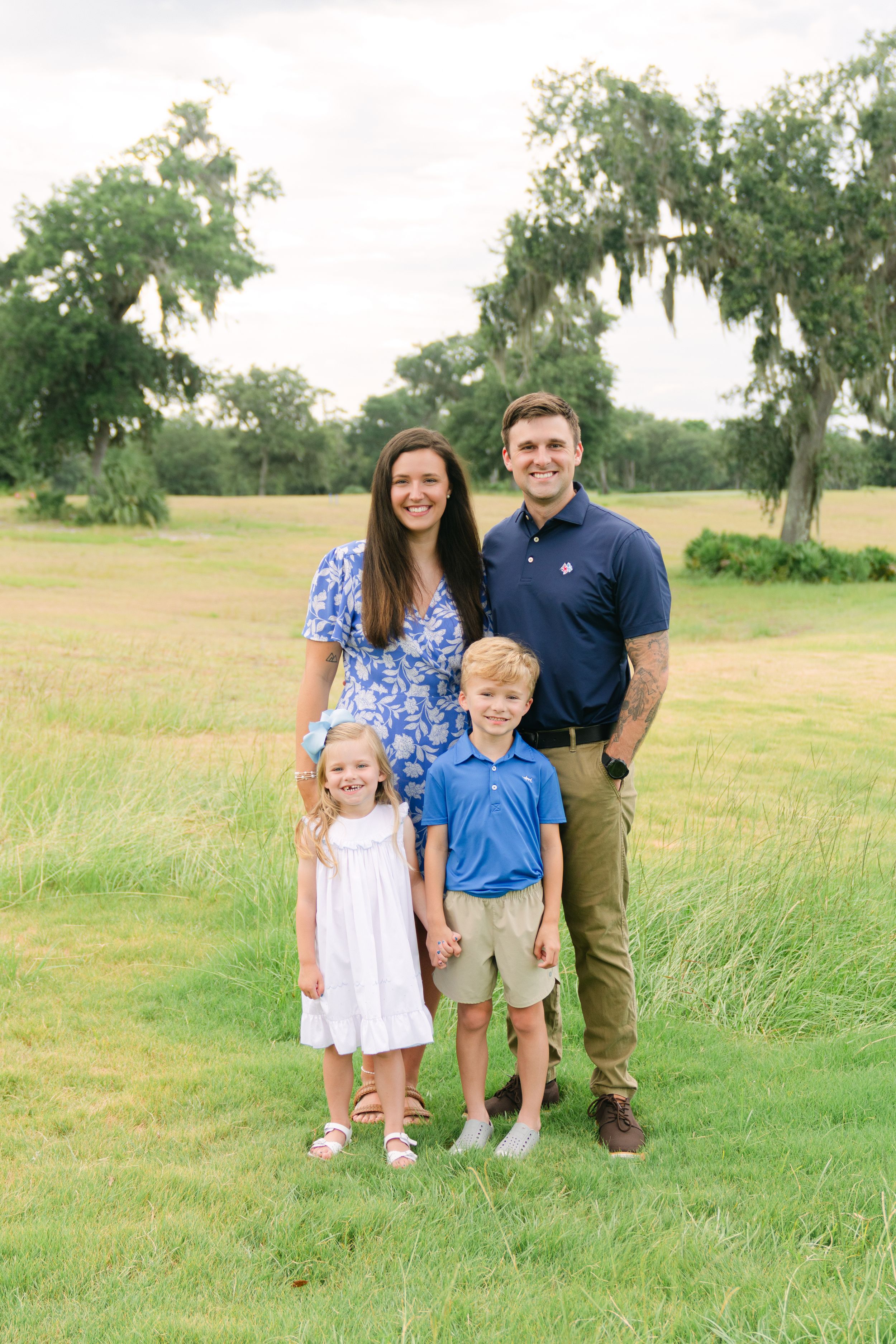Beautiful extended family portrait on the grounds of Frederica Golf Club in coastal Georgia.