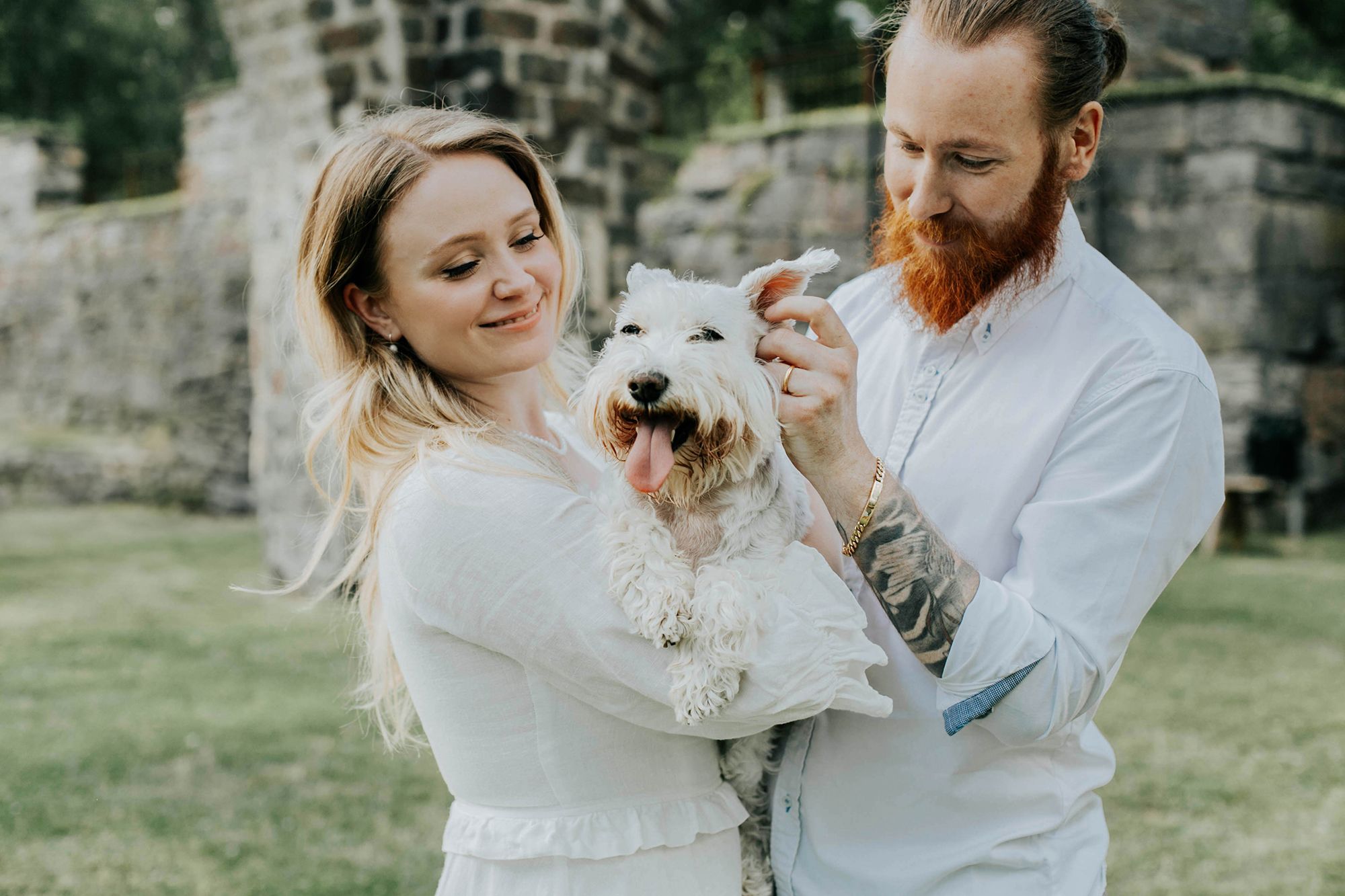 Kärleksfotografering i Borgvik med Julia och Martin. Borgvik utanför Karlstad. fotograf Rebecca Nordin.
