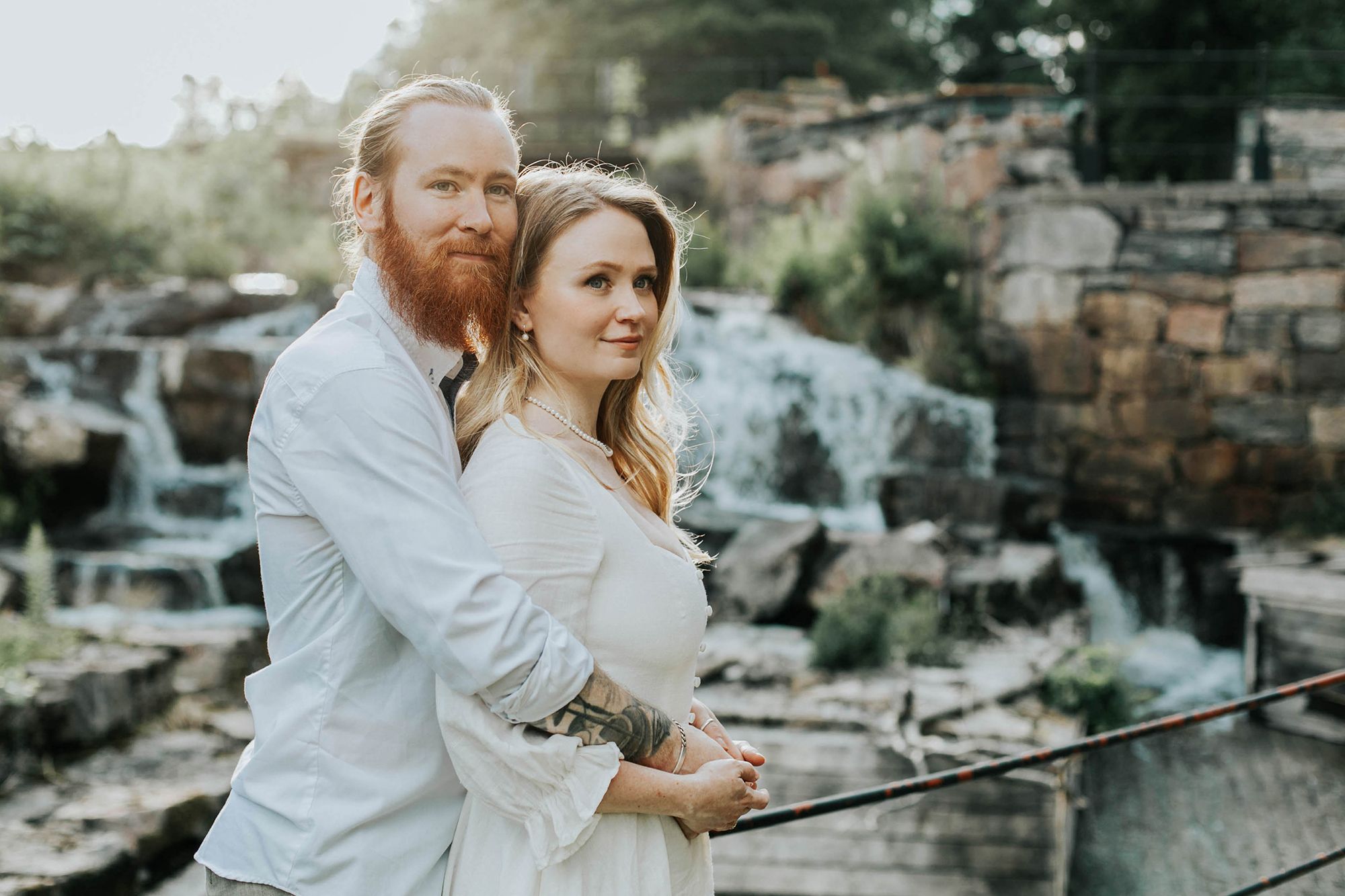 Kärleksfotografering i Borgvik med Julia och Martin. Borgvik utanför Karlstad. fotograf Rebecca Nordin.