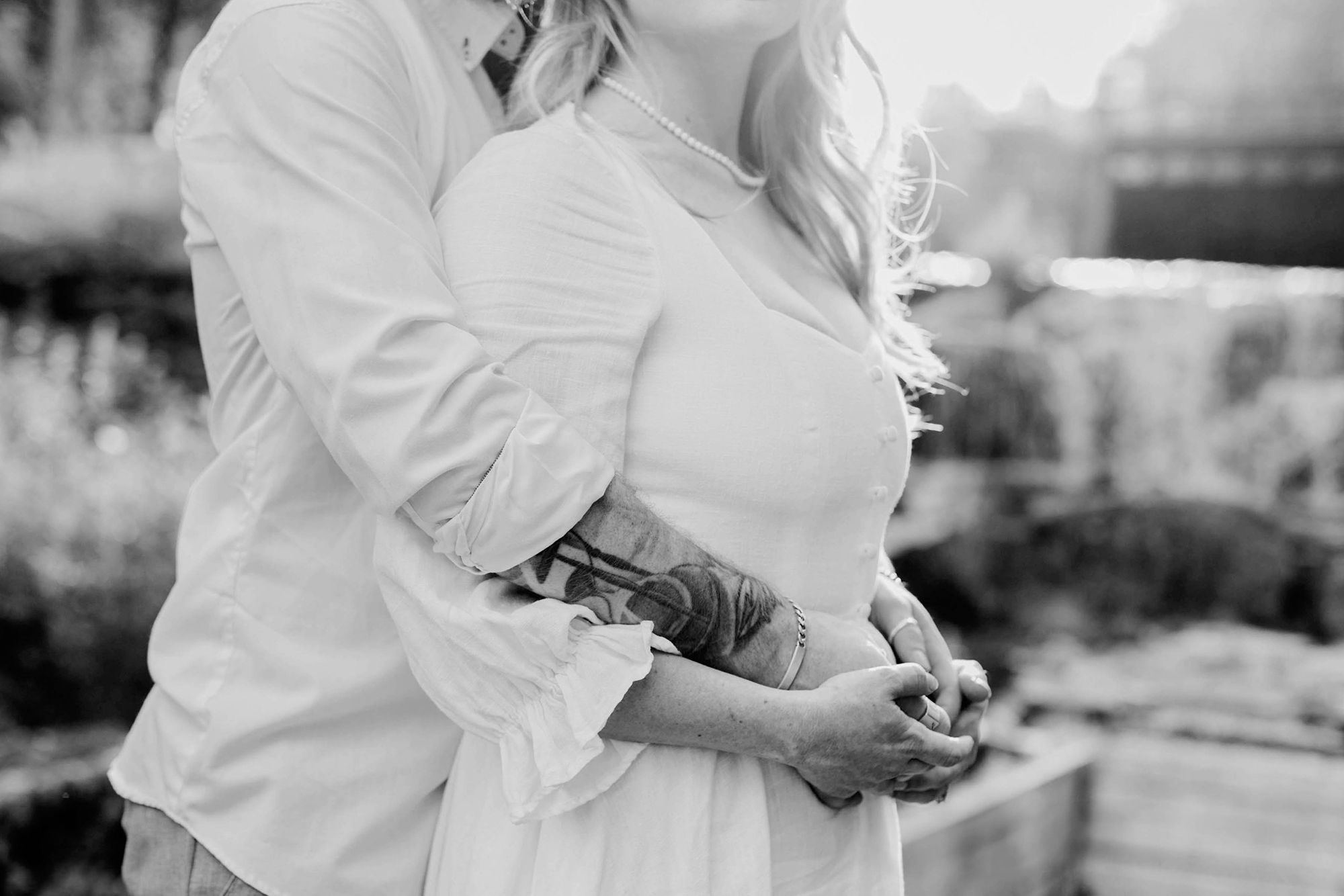 Kärleksfotografering i Borgvik med Julia och Martin. Borgvik utanför Karlstad. fotograf Rebecca Nordin.