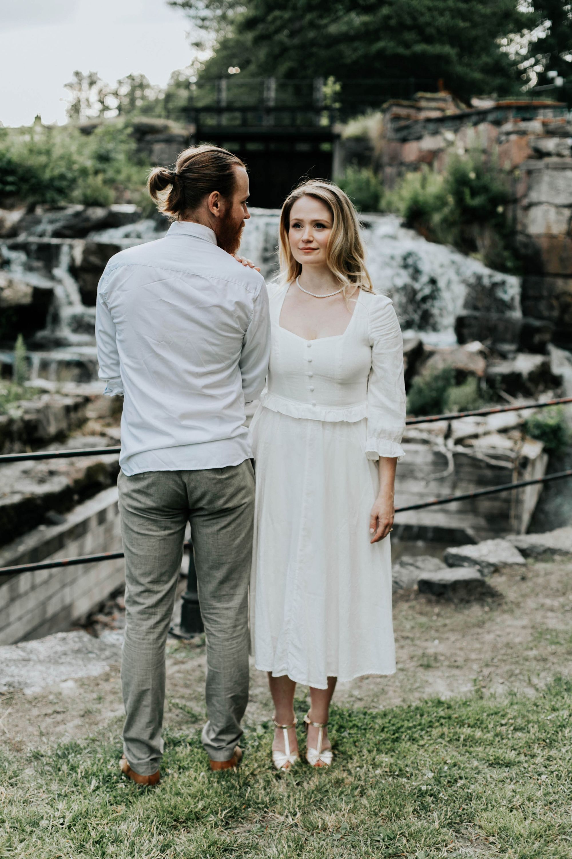 Kärleksfotografering i Borgvik med Julia och Martin. Borgvik utanför Karlstad. fotograf Rebecca Nordin.