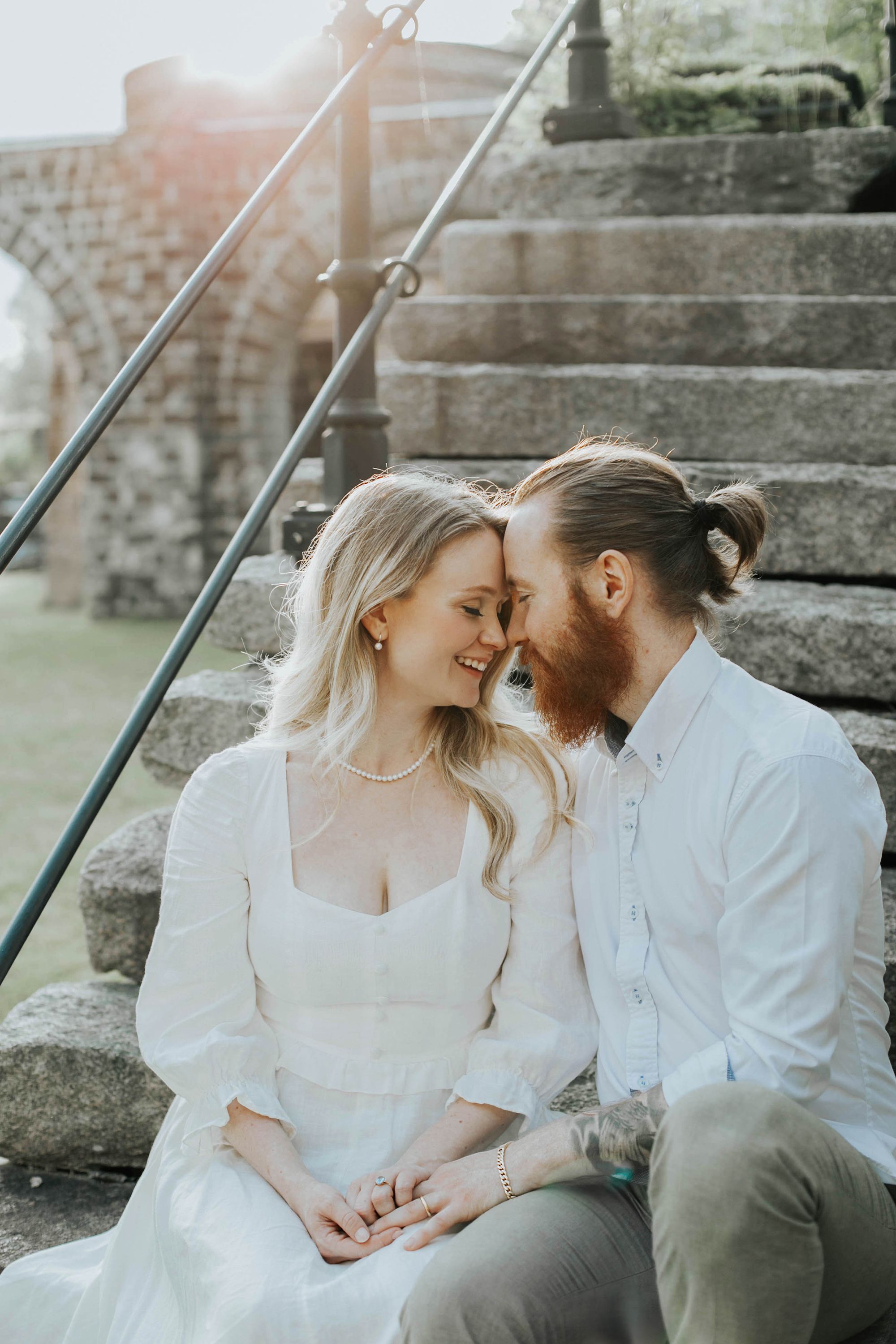 Kärleksfotografering i Borgvik med Julia och Martin. Borgvik utanför Karlstad. fotograf Rebecca Nordin.