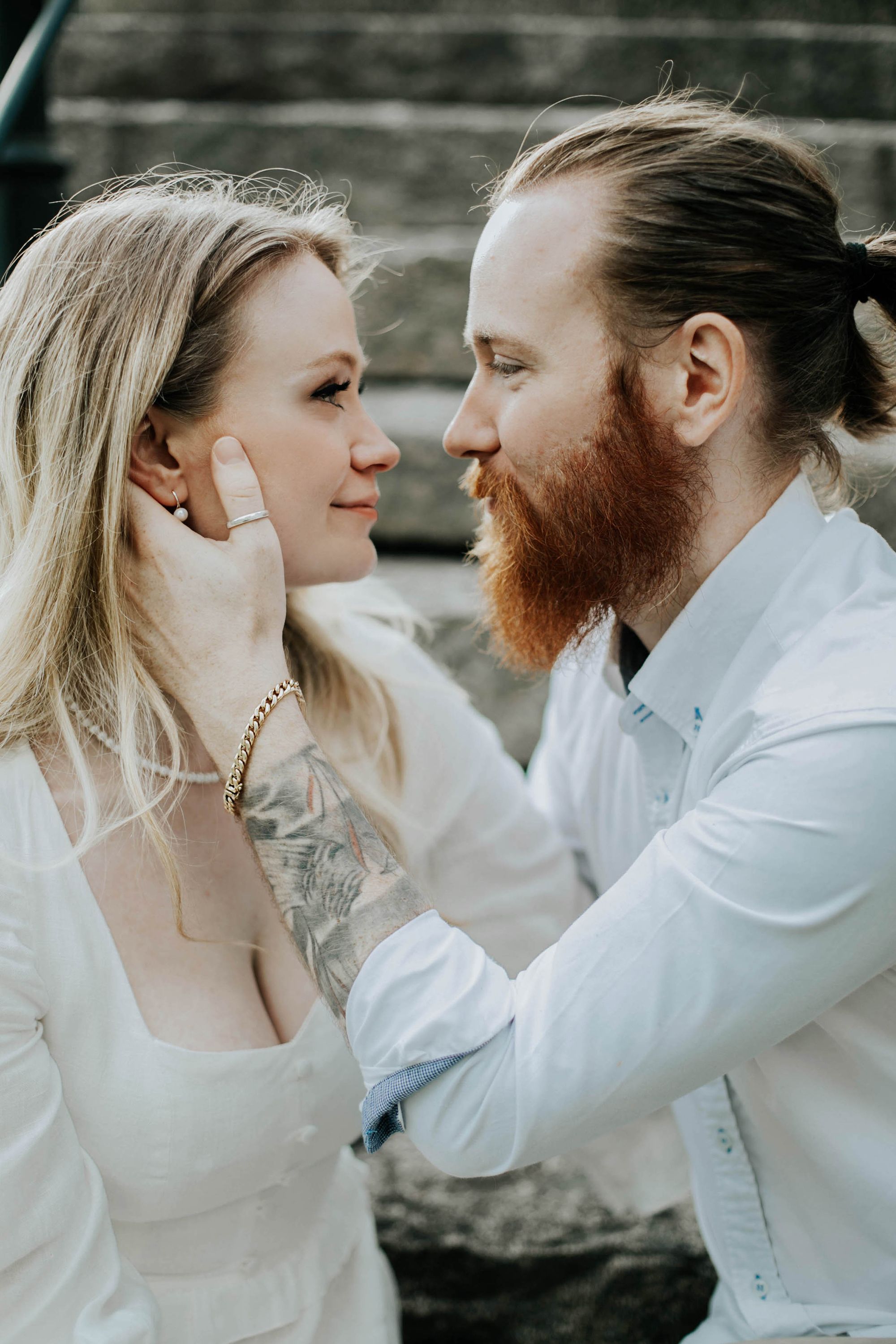 Kärleksfotografering i Borgvik med Julia och Martin. Borgvik utanför Karlstad. fotograf Rebecca Nordin.