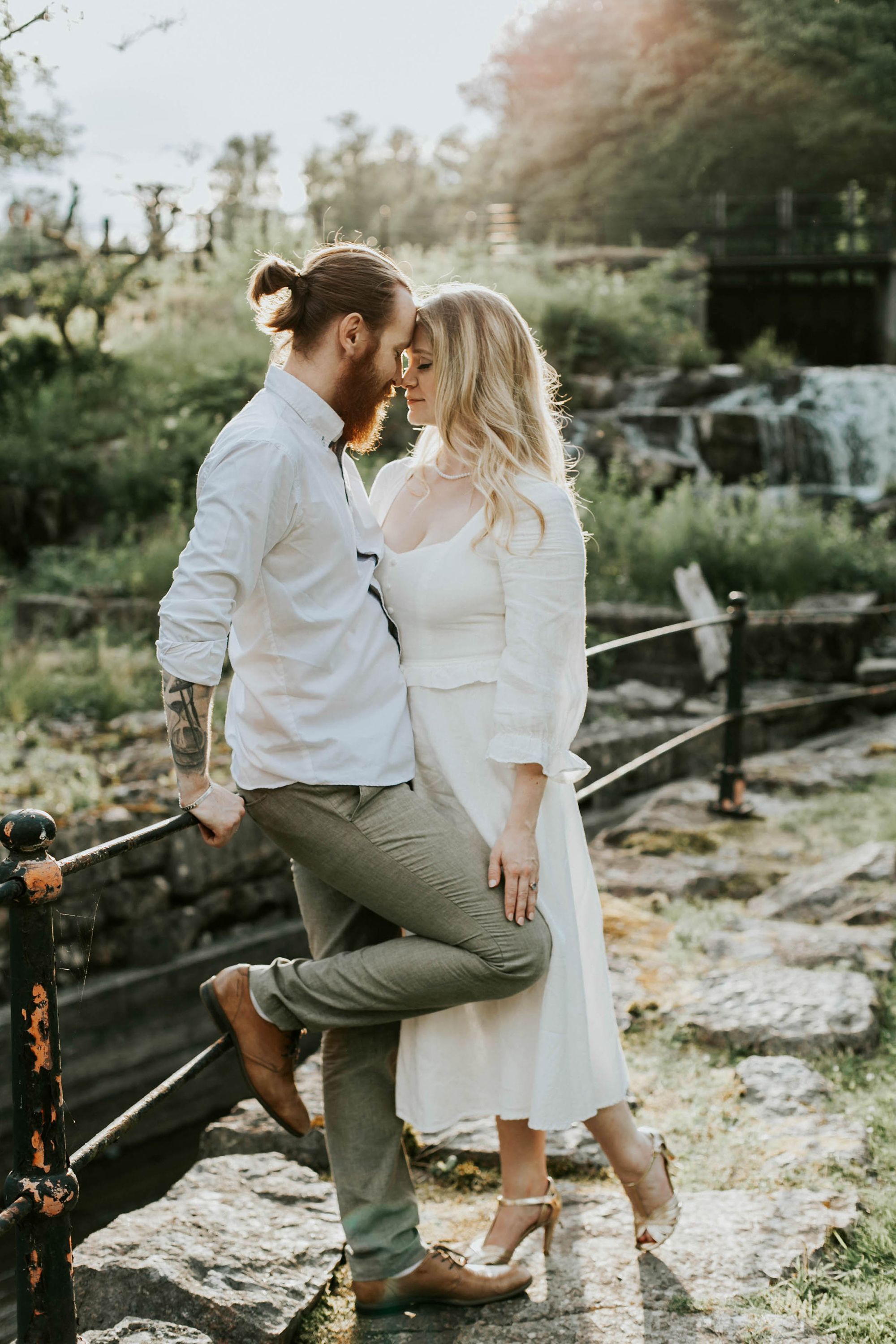 Kärleksfotografering i Borgvik med Julia och Martin. Borgvik utanför Karlstad. fotograf Rebecca Nordin.