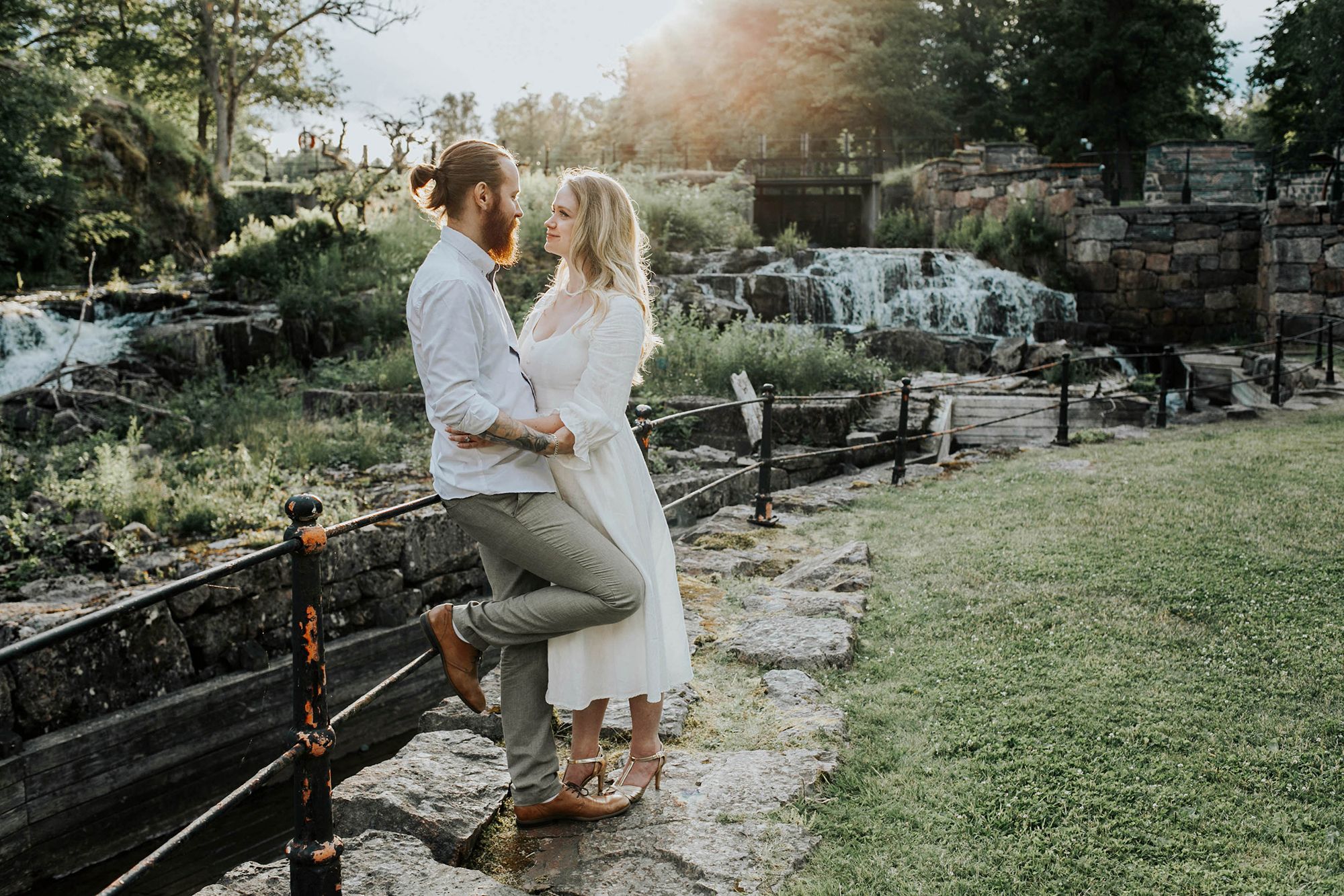 Kärleksfotografering i Borgvik med Julia och Martin. Borgvik utanför Karlstad. fotograf Rebecca Nordin.